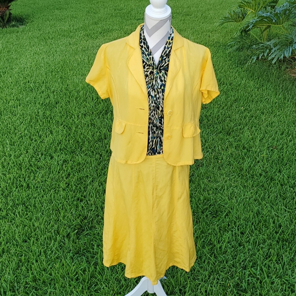2pc Yellow Skirt Suite 💛 💛